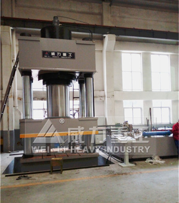 2000噸四柱油壓機(jī)客戶安裝現(xiàn)場(chǎng)圖