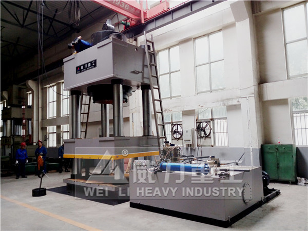 2000噸四柱油壓機(jī)客戶現(xiàn)場(chǎng)圖