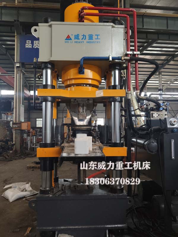 四柱油壓機(jī)